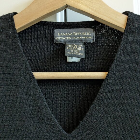 Banana Republic Sweater Women S Black V-Neck Extra Fine Italian Merino 100% Wool - Picture 3 of 5